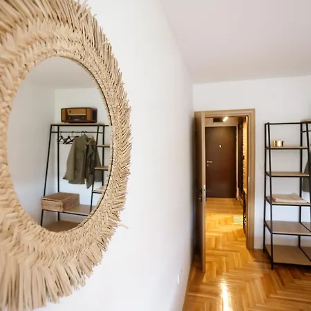 Sanpedro - Industrial Elegance Apartment